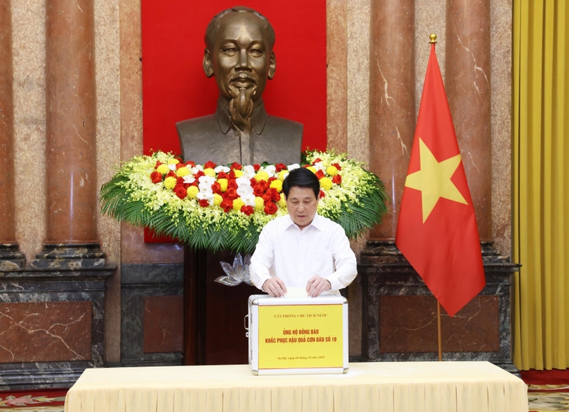 Presidential Office donates to support storm-hit communities